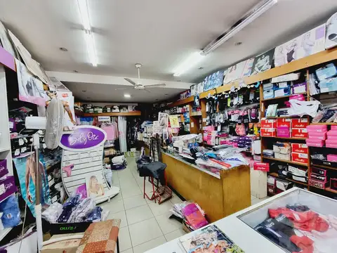 Imponente local comercial en Villa Ballester