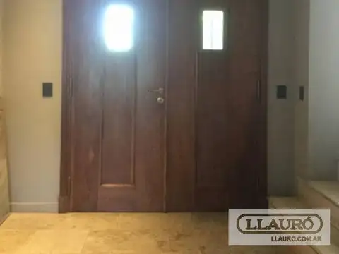 Casa 7 ambientes con 4 baños