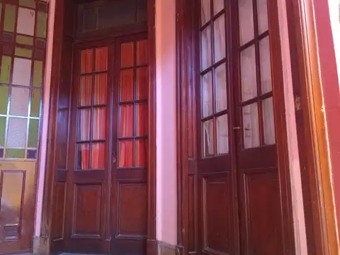 Casa 6 ambientes con 2 baños