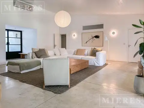 Casa 6 ambientes con 5 baños