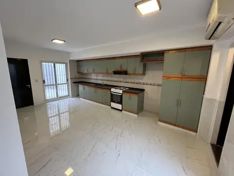 Departamento en Alquiler en Sarandí, $ 950.000