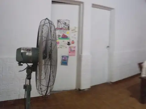 Vendo casa con galpón y monoambiente