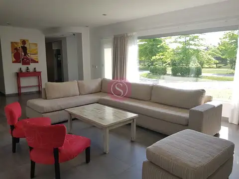 Casa 6 ambientes con 3 baños