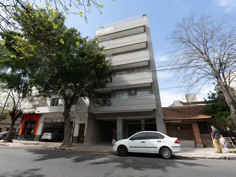 3 AMB EN SEMI PISO CONTRA FRENTE CON PATIO 8.40 X 3.95MTS