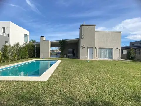 Casa en Venta al Este