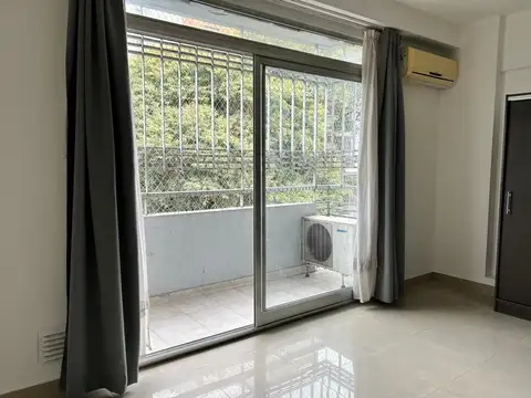 MONOAMBIENTE EN ALQUILER CON GRAN BALCÓN – DIRECTORIO Y HORT