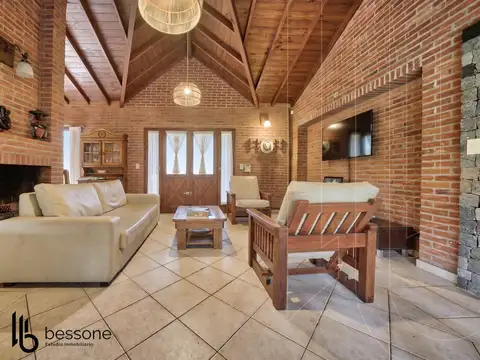 Casa en Venta en Carilo, USD 350.000