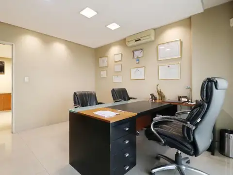 Oficina en Venta con 1 cochera