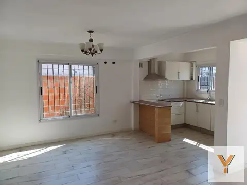 PH en venta - 2 Dormitorios 1 Baño - Cochera - 110Mts2 - Burzaco