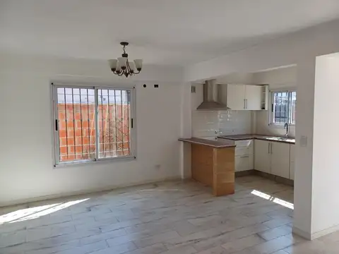 PH en venta - 2 Dormitorios 1 Baño - Cochera - 110Mts2 - Burzaco