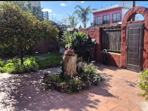 Casa 3 ambientes con 2 baños