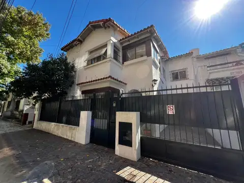 Casa 5 ambientes en venta en La Lucila