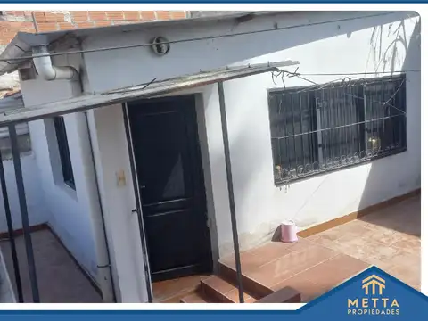 Casa 6 ambientes con 2 baños