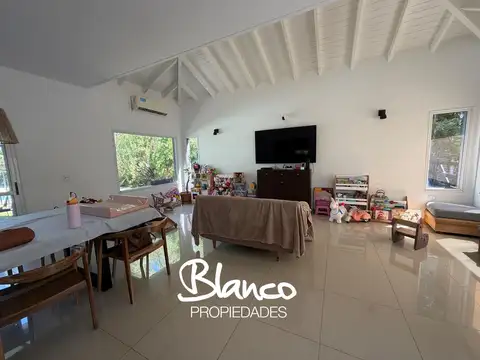 Casa 5 ambientes con 3 baños