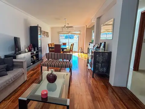 Casa 5 ambientes con 4 baños