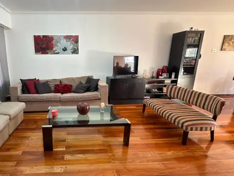 Casa 5 ambientes con 4 baños