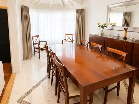 Casa 5 ambientes con 3 baños