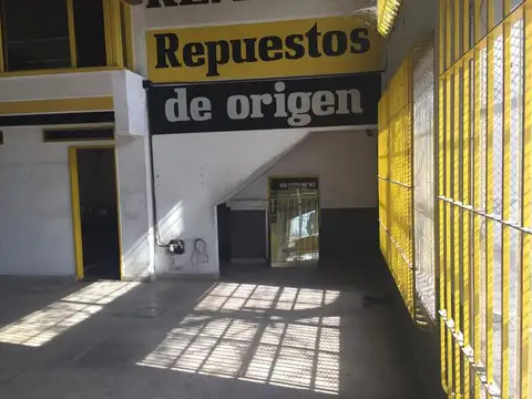 Local en venta con entrepiso para deposito u oficinas en Temperley Este