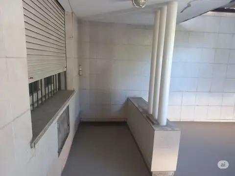 Casa 9 ambientes con 2 baños
