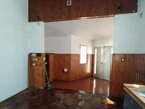 Casa 6 ambientes con 2 baños