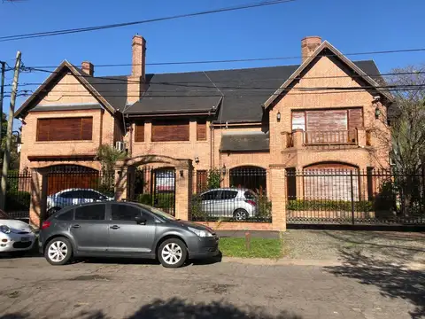 Imponente casa  Excelente zona 