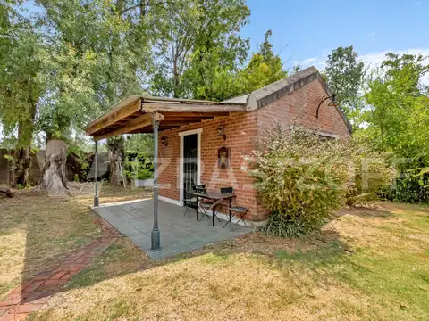 Casa en venta en Los Eucaliptus, 2 dormitorios, jardin y pileta.