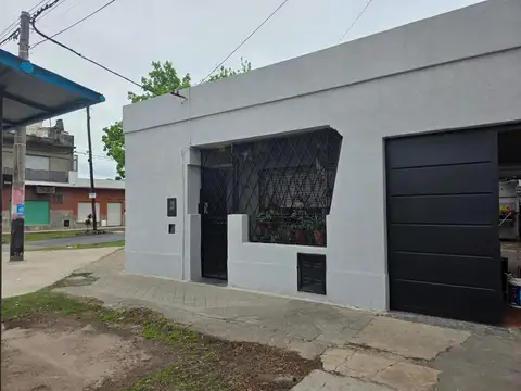 ALQUILO CASA DOS DORM CON GARAGE, 27 DE FEBRERO 5400