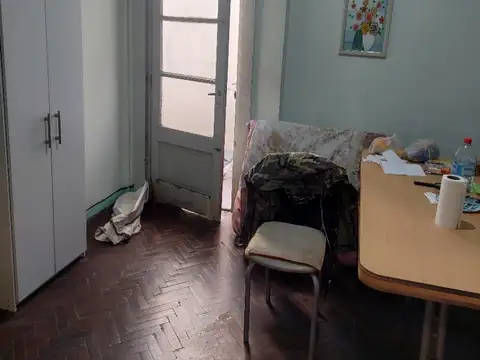 TIPO CASA 2 Y 1/2 AMB DOS HABITACIONES  COCINA BAÑO PATIO NECESITA ARREGLOS