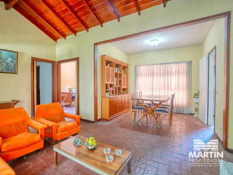 Casa en Venta con 2 cocheras