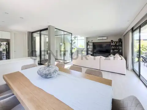 Casa 5 ambientes con 3 baños