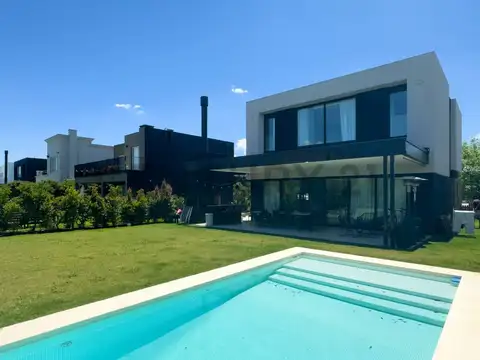 Castaños 100, Piso 0