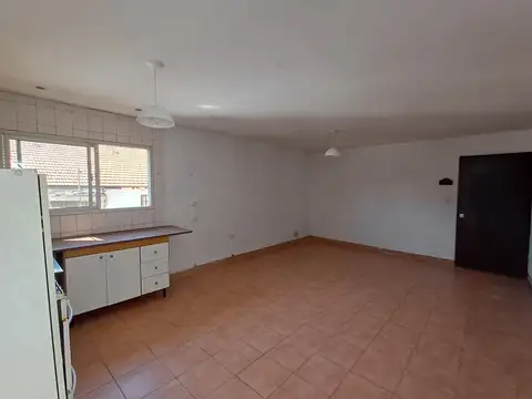 Departamento 3 ambientes tipo PH. 2 Dormitorios. Patio. Terraza. Sin expensas! Posesion inmediata