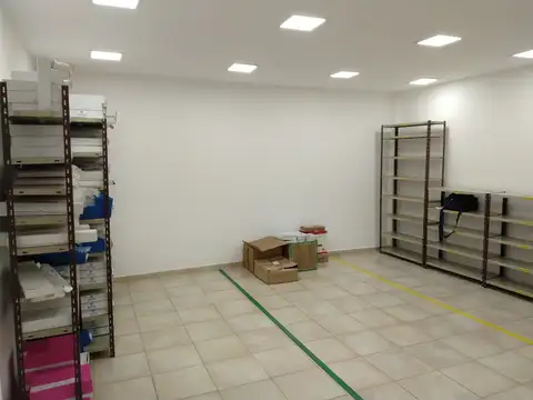 Oficina en Venta con 4 cocheras