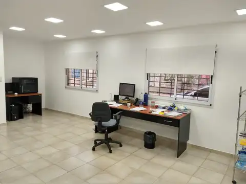 Oficina en Venta en Villa Sarmiento, USD 360.000