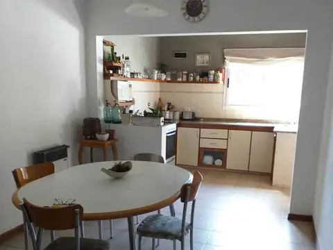Casa 5 ambientes con 2 baños