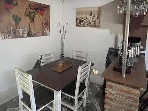 VENTA CASA 3 AMB. C/JARDIN -BENAVIDEZ