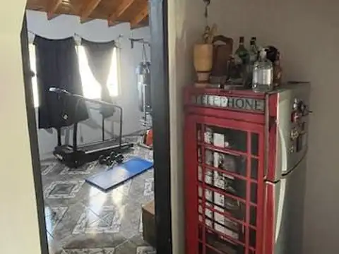 VENTA CASA 3 AMB. C/JARDIN -BENAVIDEZ