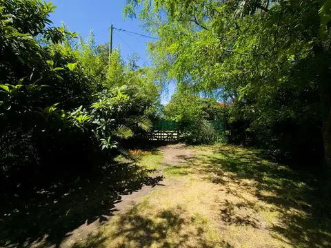 LOTES AMPLIOS CON VIVIENDA A RESTAURAR Y GARAGE