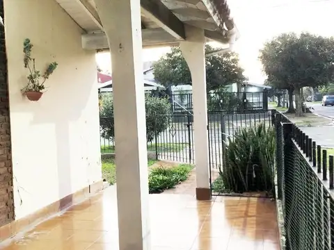 Casa 4 ambientes con 1 baño