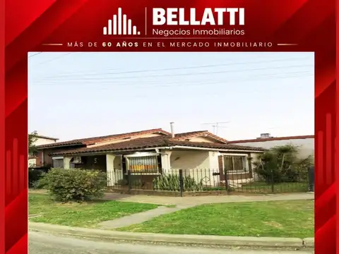 CASA ESTILO CHALET DE 4 AMBIENTES.JARDIN, PATIO. VILLA TESEI