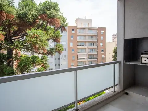 Venta departamento 2 ambientes con balcón, parrilla y cochera en Haedo.