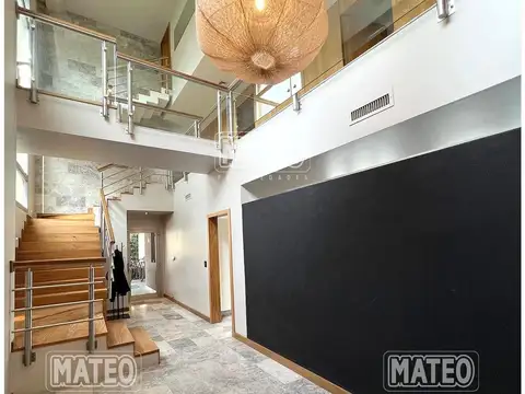 Casa 5 ambientes con 8 baños