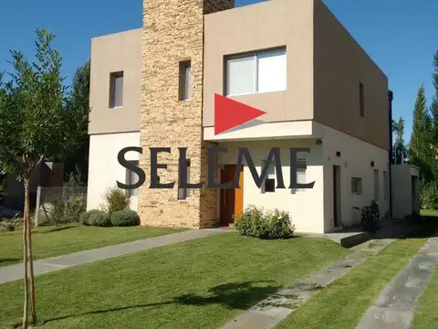 ALQUILER - CASA NIVEL GERENCIAL