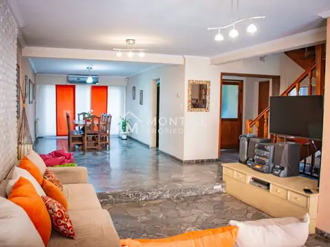 Casa 6 ambientes con 4 baños