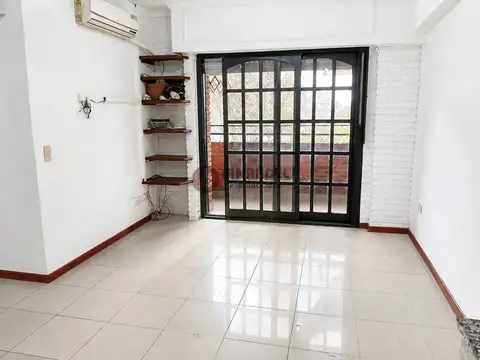 Departamento 3 amb al frente c/ balcón y cochera