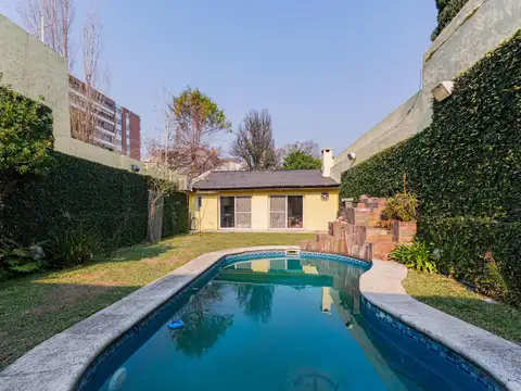 Muy linda casa en Belgrano Chico con pileta y cochera