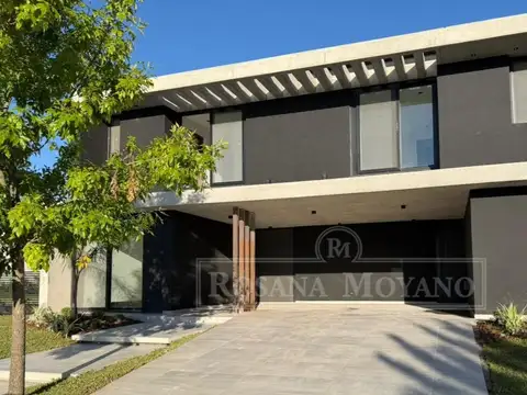 Casa 5 ambientes con 5 baños