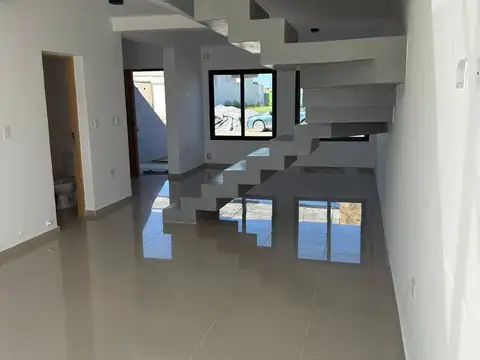 Depto Tipo Casa en Venta con 1 cocheras