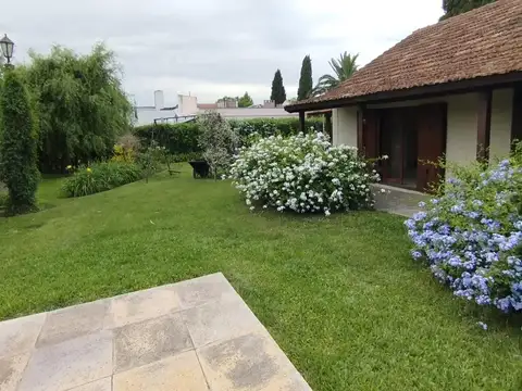 Casa 7 ambientes con 3 baños