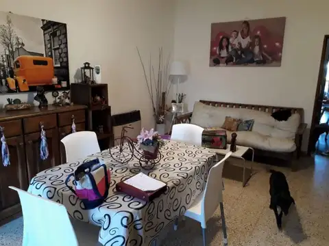CHALET 4 AMBIENTES CON PISCINAS Y COCHERAS